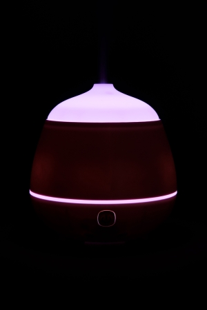 White Travel USB Essential Oil Diffuser with pink light